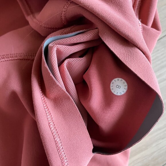 Wunder Under Scalloped Hem High-Rise Crop Luxtreme - Picture 3 of 5